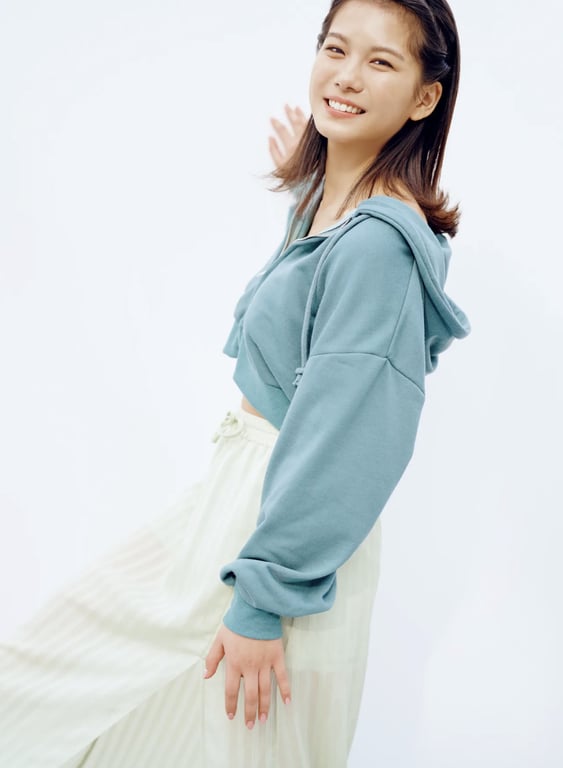 FRIDAY GOLD 朝日奈奈美 充满反差的丰满性感-阅图吧