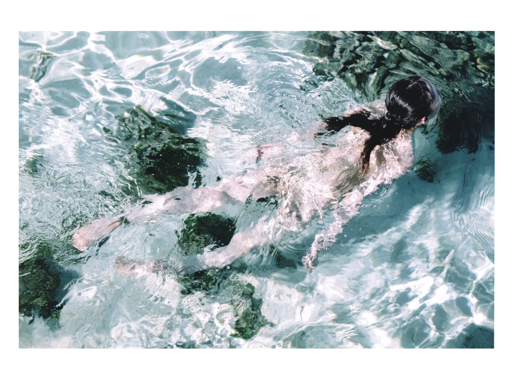 图片[24]-Ayane Suzuki 鈴木絢音 - 1st Photobook The angle of the light 光之角度 (2020-11-10) - 在线免费观看-阅图吧