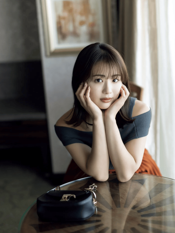 [FRIDAY] 2023.06.29 平嶋夏海 酒店迷情 "夏夏"史上最性感姿态 - 在线免费观看-阅图吧