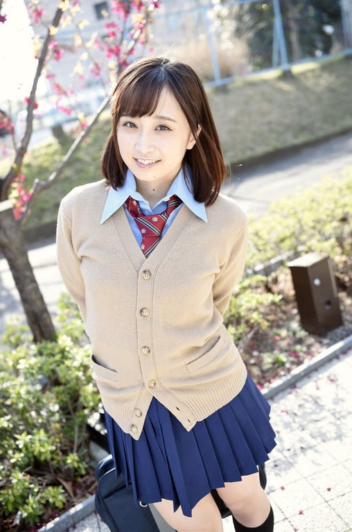 艶BODY濃密接写 君与步实 エッチ大好き制服娘-阅图吧