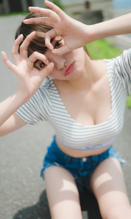 图片[34]-2024.09.09 【数字限定】里仲菜月写真集「看这边，小菜月！」 (週刊プレイボーイ PHOTO BOOK) - 在线免费观看-阅图吧