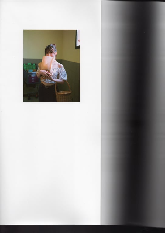 乃木坂46 筒井彩芽 1st写真集 感情的间隙 - 在线免费观看-阅图吧