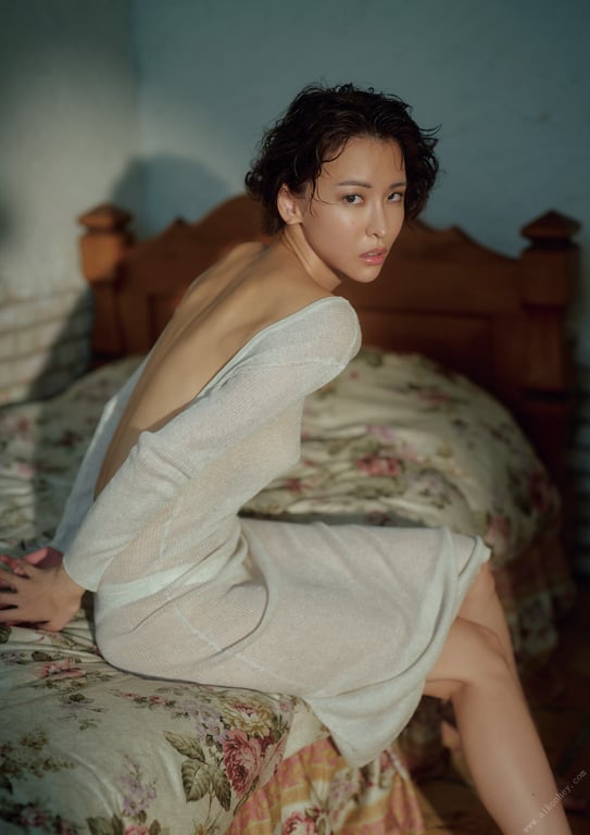 图片[5]-2024.12.20 奈月世奈写真集 SILK of the MOON - 在线免费观看-阅图吧