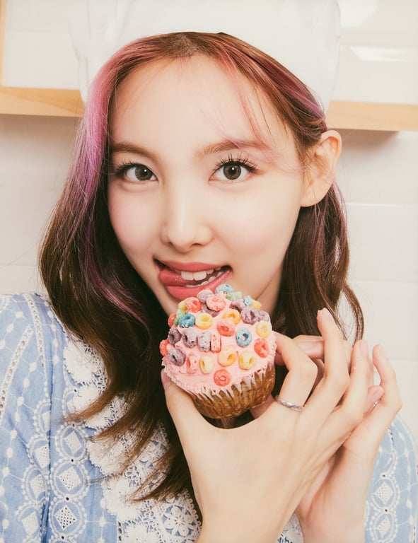 图片[20]-2021.11 TWICE 6th Anniversary 'Happy TWICE & ONCE day!' AR 写真集 - 在线免费观看-阅图吧