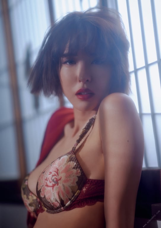 图片[41]-2024.12.20 奈月世奈写真集 SILK of the MOON - 在线免费观看-阅图吧