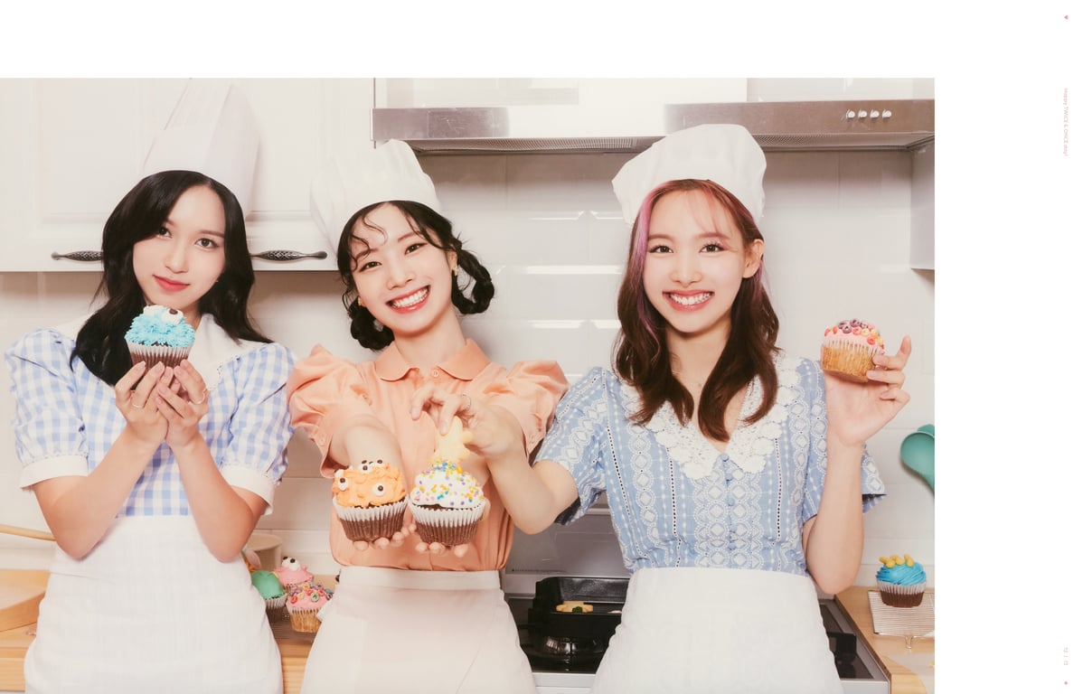 图片[13]-2021.11 TWICE 6th Anniversary 'Happy TWICE & ONCE day!' AR 写真集 - 在线免费观看-阅图吧