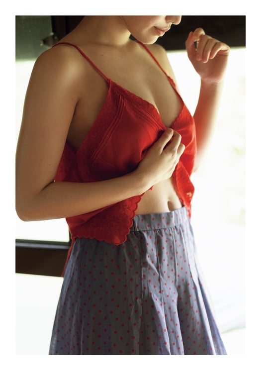 图片[3]-2024.08.28 【電子版だけの特典カットつき】石浜芽衣1st 写真集 闪耀 - 在线免费观看-阅图吧