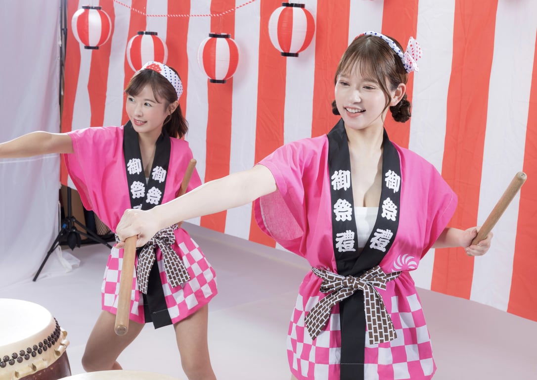 图片[6]-#Rio Kuriyama 栗山莉绪 & Rena Momozono 桃园怜奈 – Naked Wild Drummer 全裸大闹太鼓 - 全本免费在线观看-阅图吧