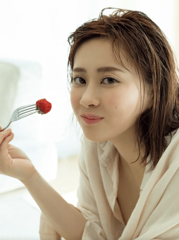 图片[4]-[FRIDAY] 2023.06.14 YouTuber 艾米林 想成为好女人 - 在线免费观看-阅图吧