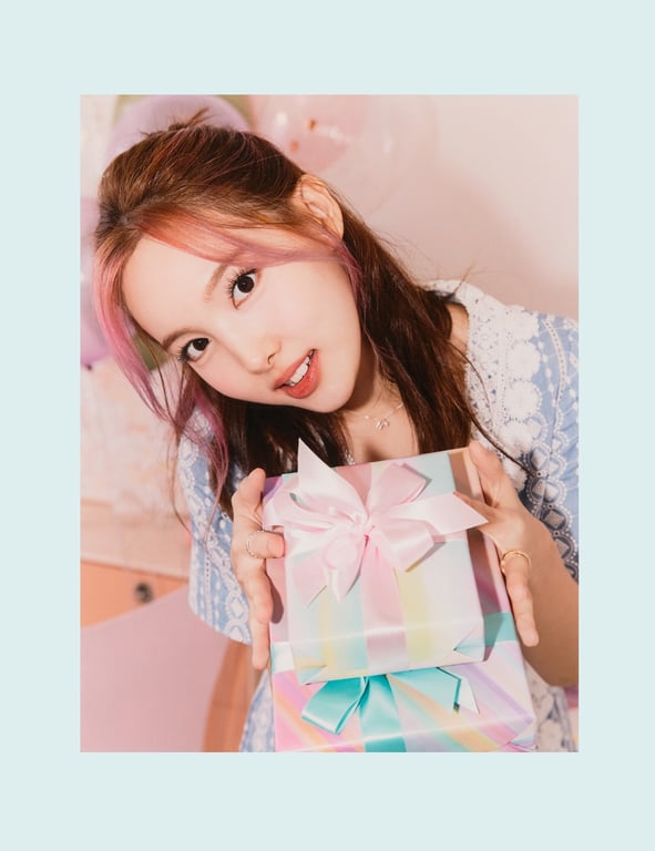 图片[94]-2021.11 TWICE 6th Anniversary 'Happy TWICE & ONCE day!' AR 写真集 - 在线免费观看-阅图吧