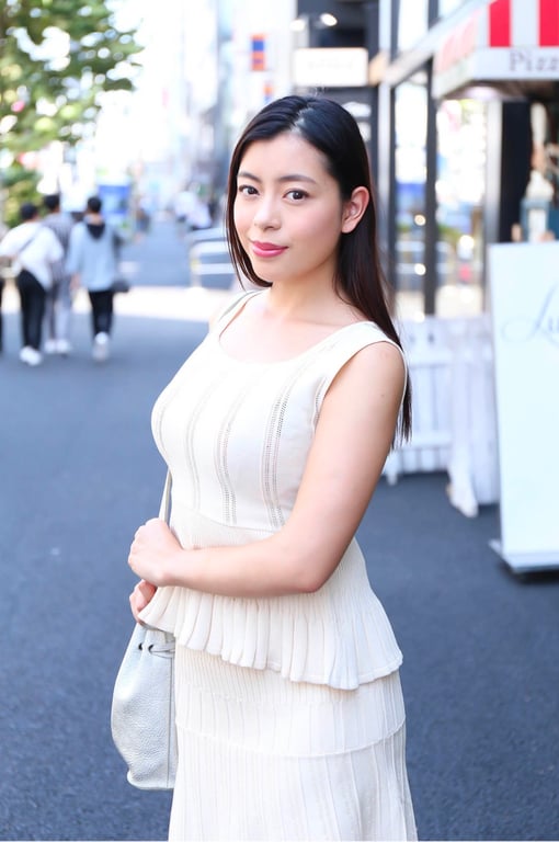 【舞妻官方写真集】川畑Emily 充满异域风情的迷人美巨乳妻-阅图吧