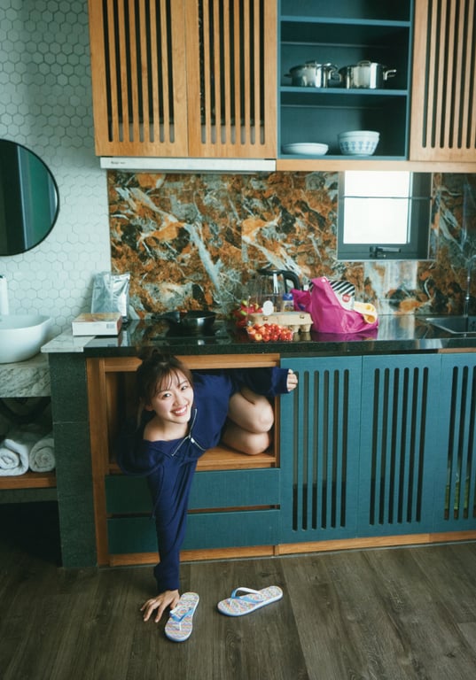 图片[125]-2024.12.17 佐佐木美玲1st写真集「阳光洒落的游行」 - 在线免费观看-阅图吧