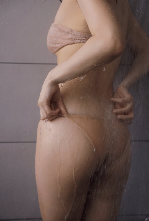 图片[10]-[FRIDAY] 2023.06.14 雪平莉左 美不胜收的举牌女郎 - 在线免费观看-阅图吧