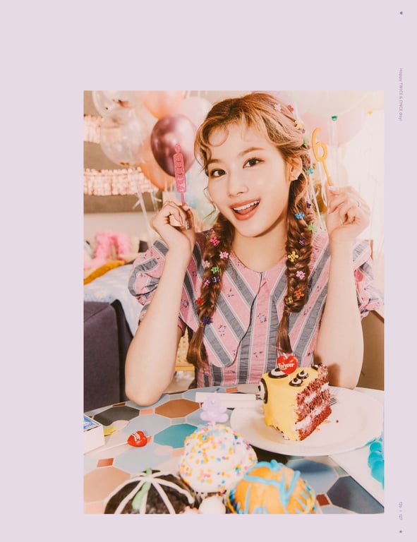 图片[113]-2021.11 TWICE 6th Anniversary 'Happy TWICE & ONCE day!' AR 写真集 - 在线免费观看-阅图吧