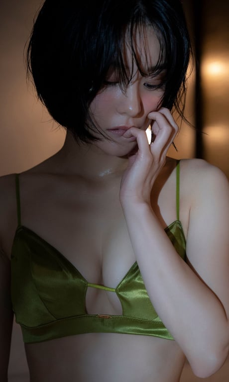 图片[14]-Momoko Arata 新田桃子 - 一人分饰三角女演员、首次写真集 (NO watermark)(NO watermark) - 在线免费观看-阅图吧