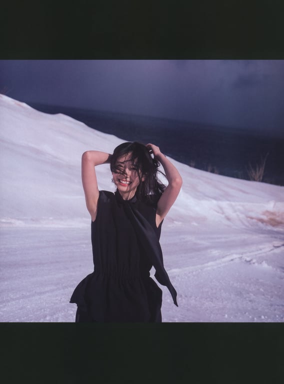 图片[57]-Miku Kanemura 金村美玖 – 1st Photobook Compass 罗针盘 (2022-12-20) - 阅图吧-阅图吧