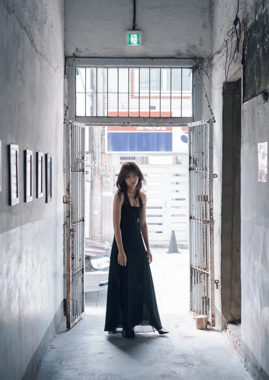 图片[38]-2024.12.19 山下Emily 1st写真集「SHY」 - 在线免费观看-阅图吧