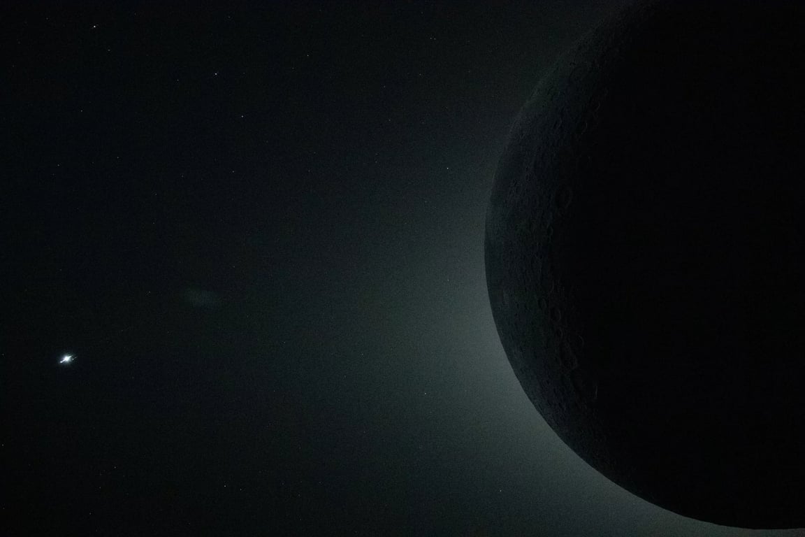 月が太陽を完全に覆った皆既日食