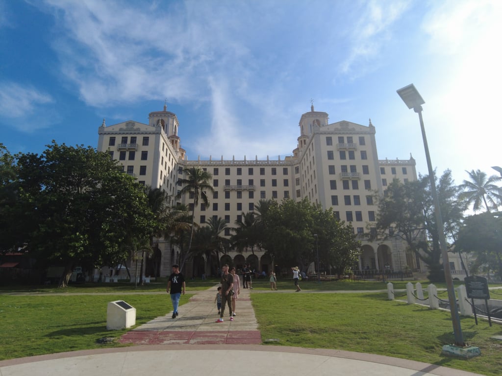 二つの角塔を持つHotel Nacional de Cubaの正面ファサード