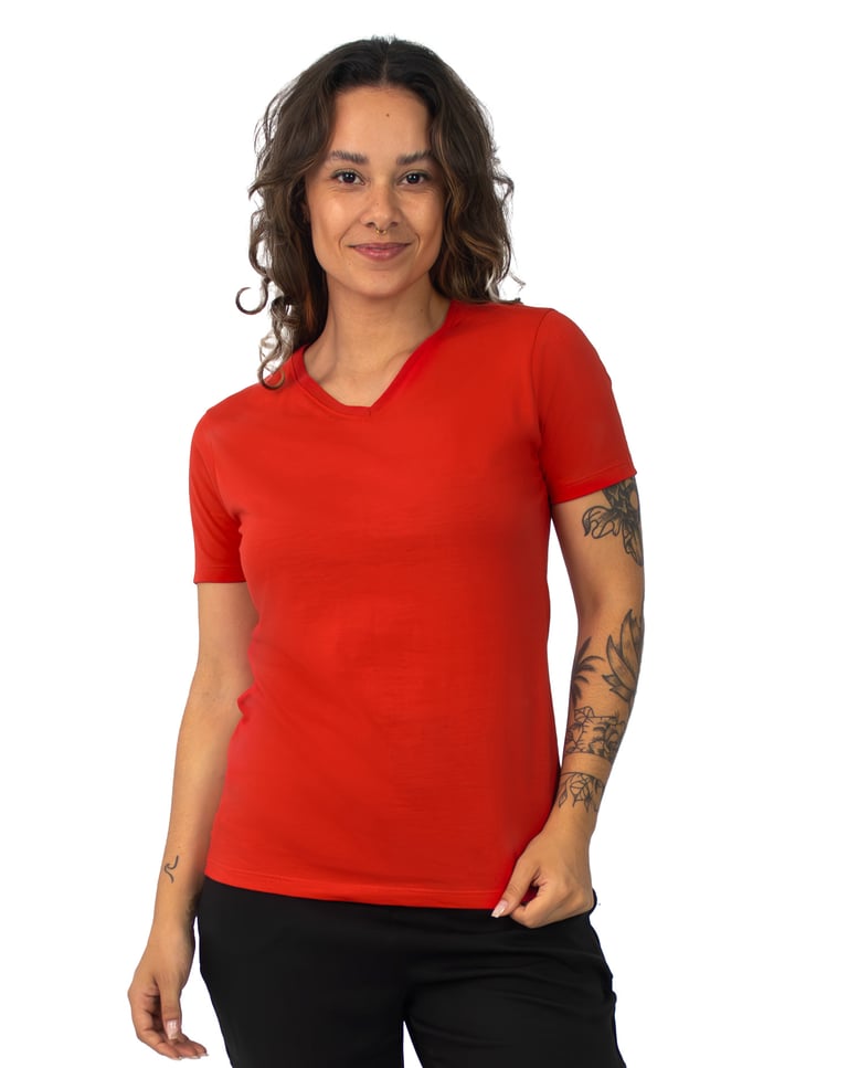Camiseta Gola V Feminina de Algodão Premium Vermelha