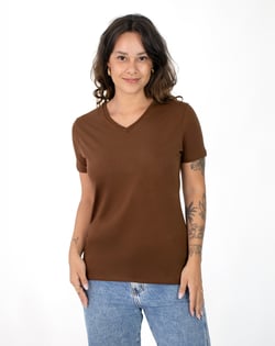 Camiseta Gola V Feminina de Algodão Premium Marrom