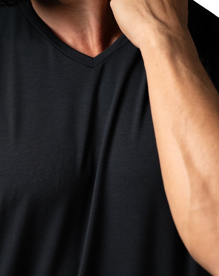 Camiseta Tech Modal Gola V Masculina Preta