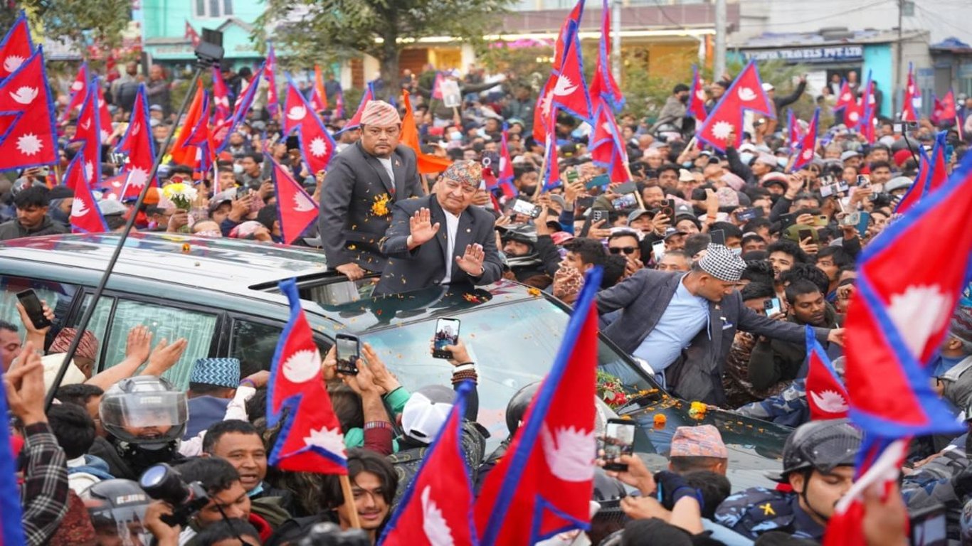 El regreso de Gyanendra provoca un debate: ¿Puede la monarquía restaurar la estabilidad en el turbulento Nepal?