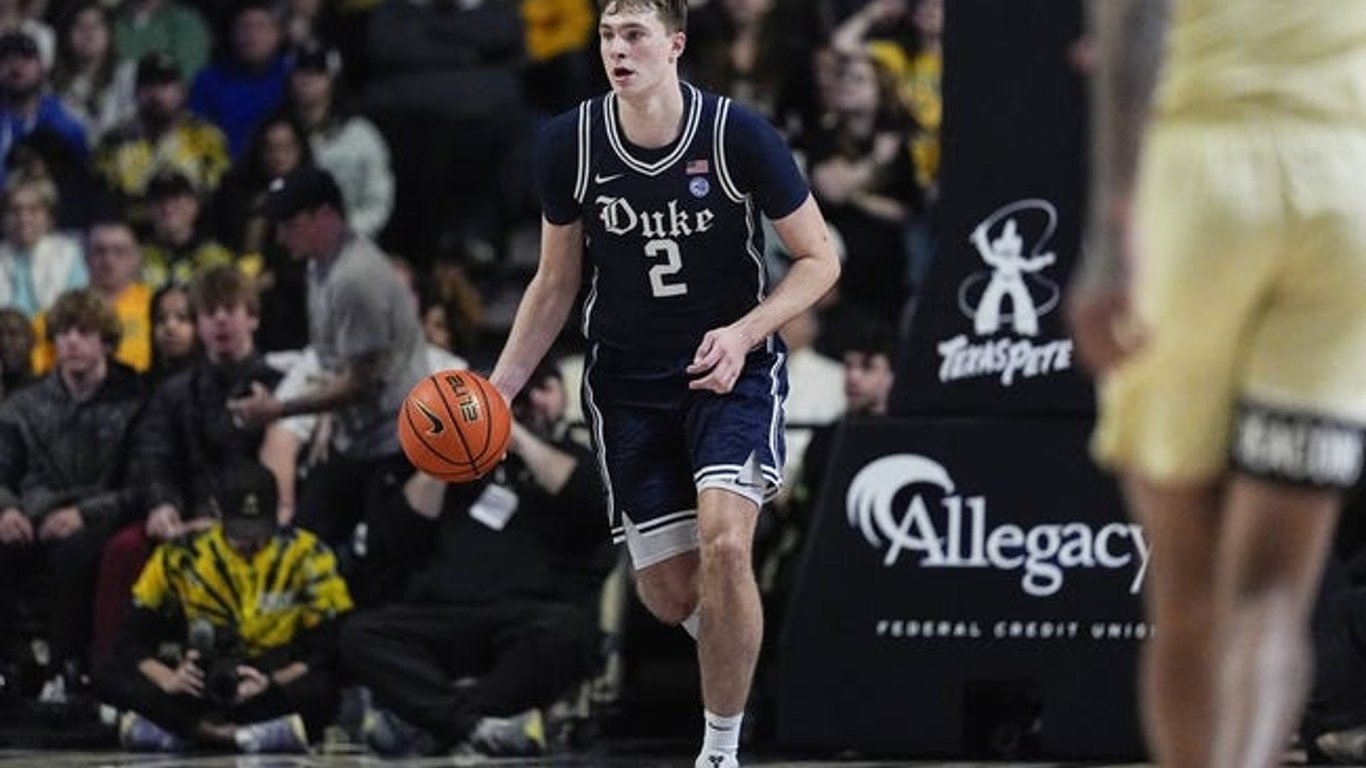 Nuevas caras brillan mientras los recién llegados encienden el baloncesto universitario masculino esta temporada.