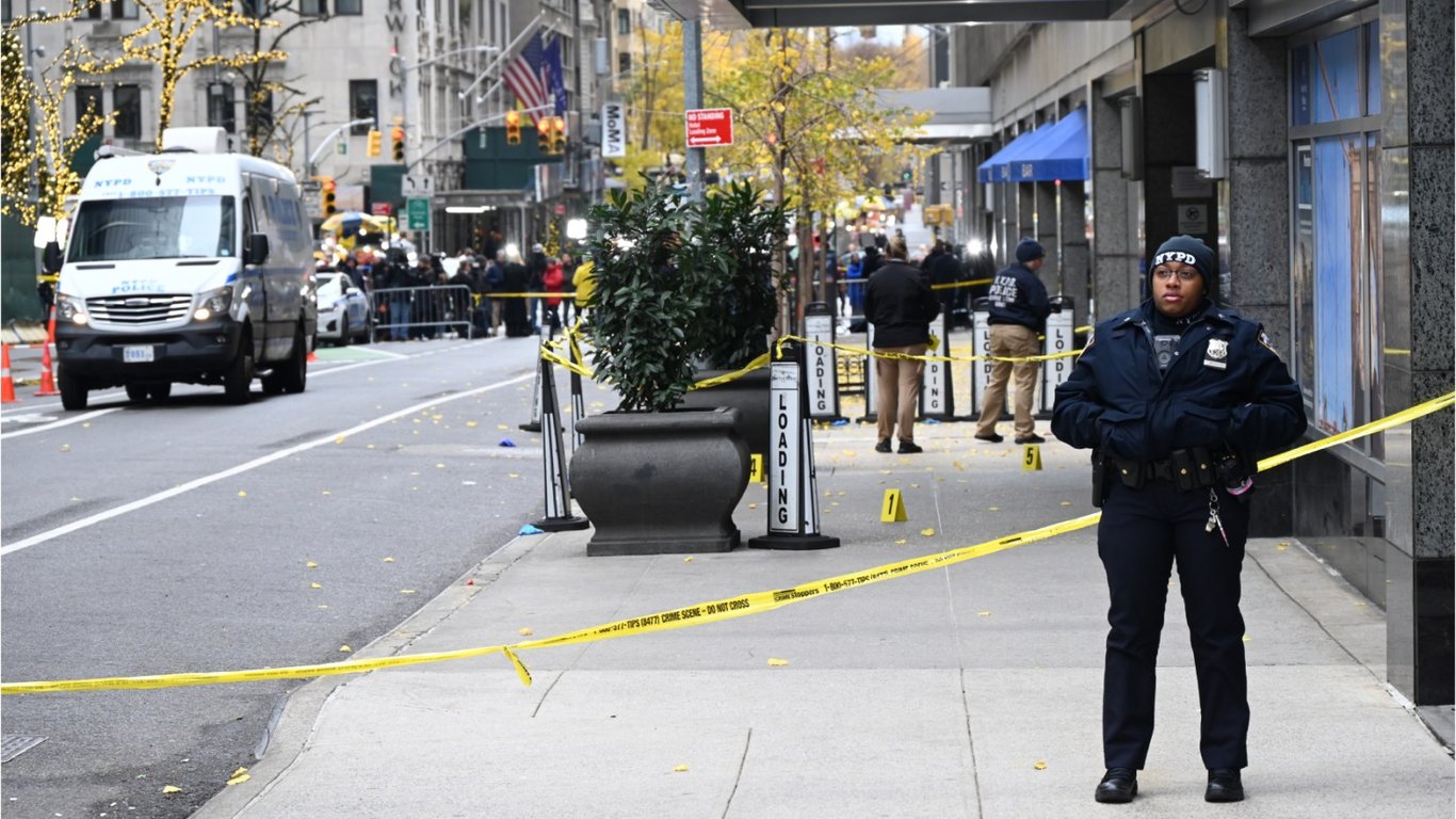 La cacería de sospechosos se intensifica por el impactante asesinato del CEO de UnitedHealthcare.