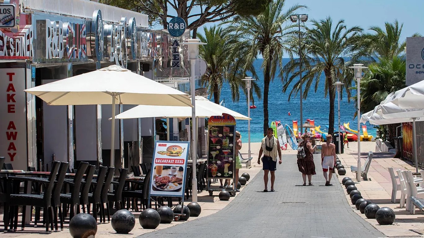 Turismo en las islas mediterráneas: retos y oportunidades hacia la sostenibilidad