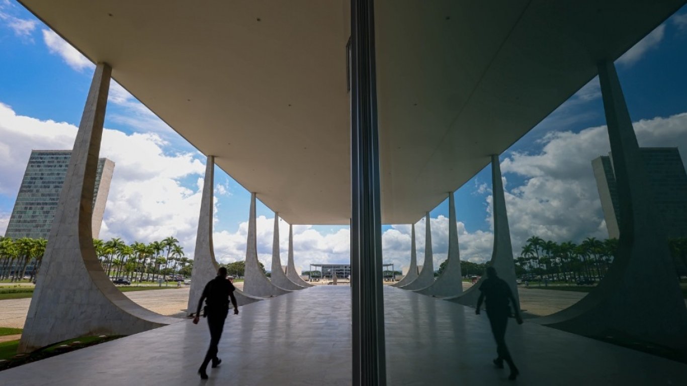 Controversia política y ambiental marca la semana en Brasilia entre tensiones y expectativas