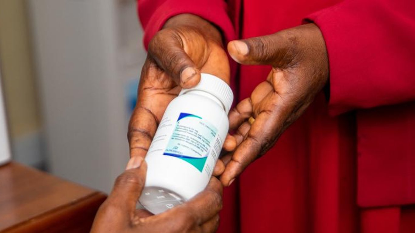 Alerta de ONUSIDA: recortes en financiación humanitaria podrían causar crisis VIH/SIDA