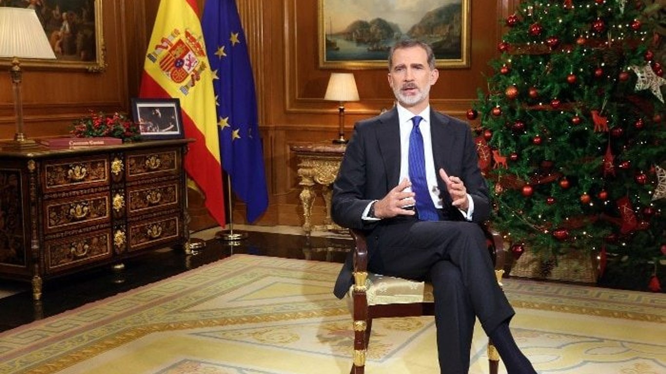 Felipe VI asiste a la reinhumación de Rafael Altamira en un acto polémico