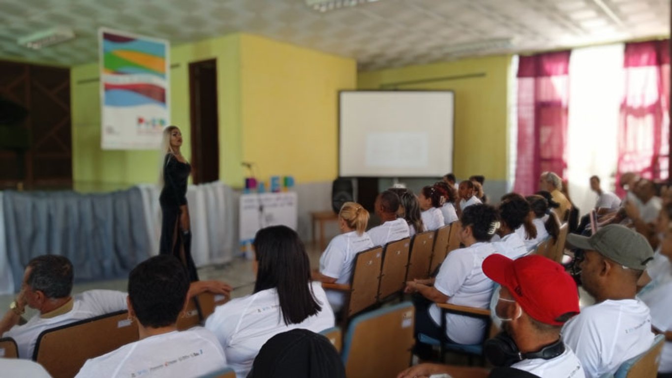Campaña "Sigue a tu ritmo" impulsa la prevención del VIH en Holguín, Cuba