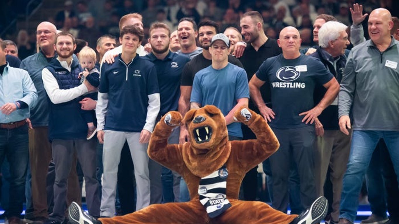 Compartición de Ingresos Transformadora en los Campeonatos de Lucha de la NCAA: Gigantes vs. Desvalidos