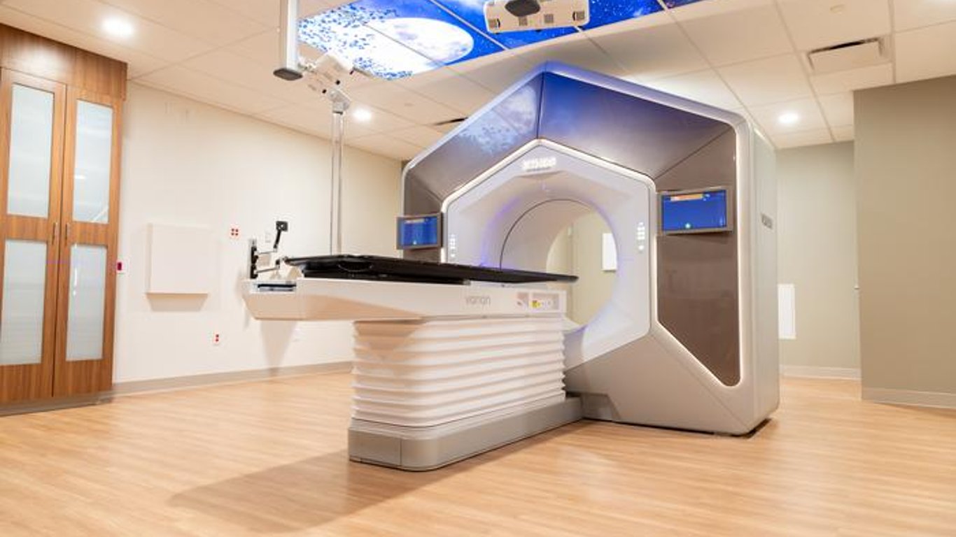 La revolucionaria radioterapia adaptativa transforma el tratamiento del cáncer en el Centro Seidman de UH en Cleveland.