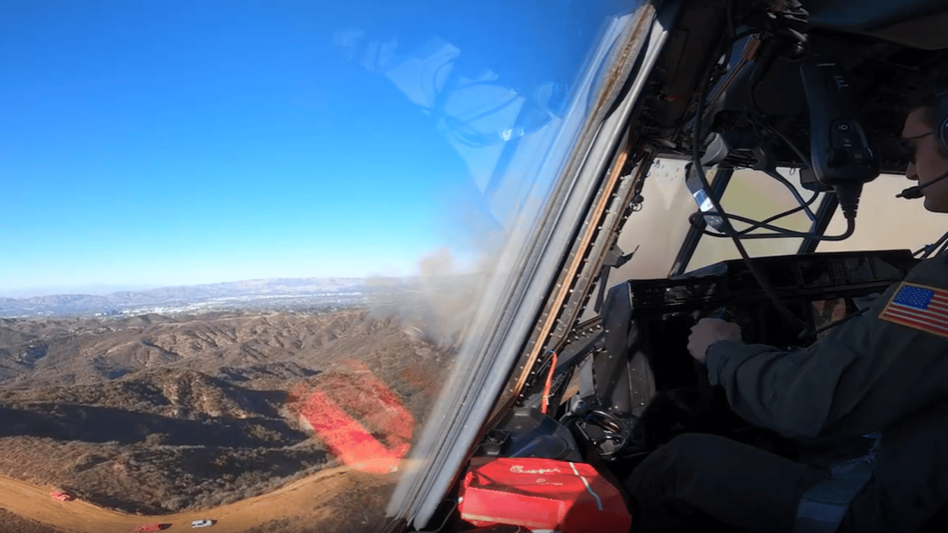 Movilización Militar: Un Salvavidas para Comunidades que Luchan Contra Incendios Forestales Sin Precedentes en California
