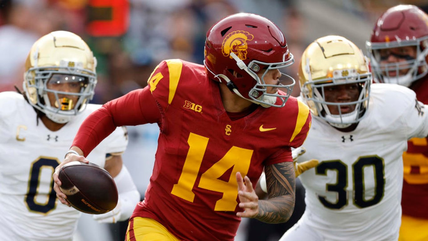 El fútbol de USC enfrenta cambios cruciales en medio de la decepción y el camino hacia la recuperación.