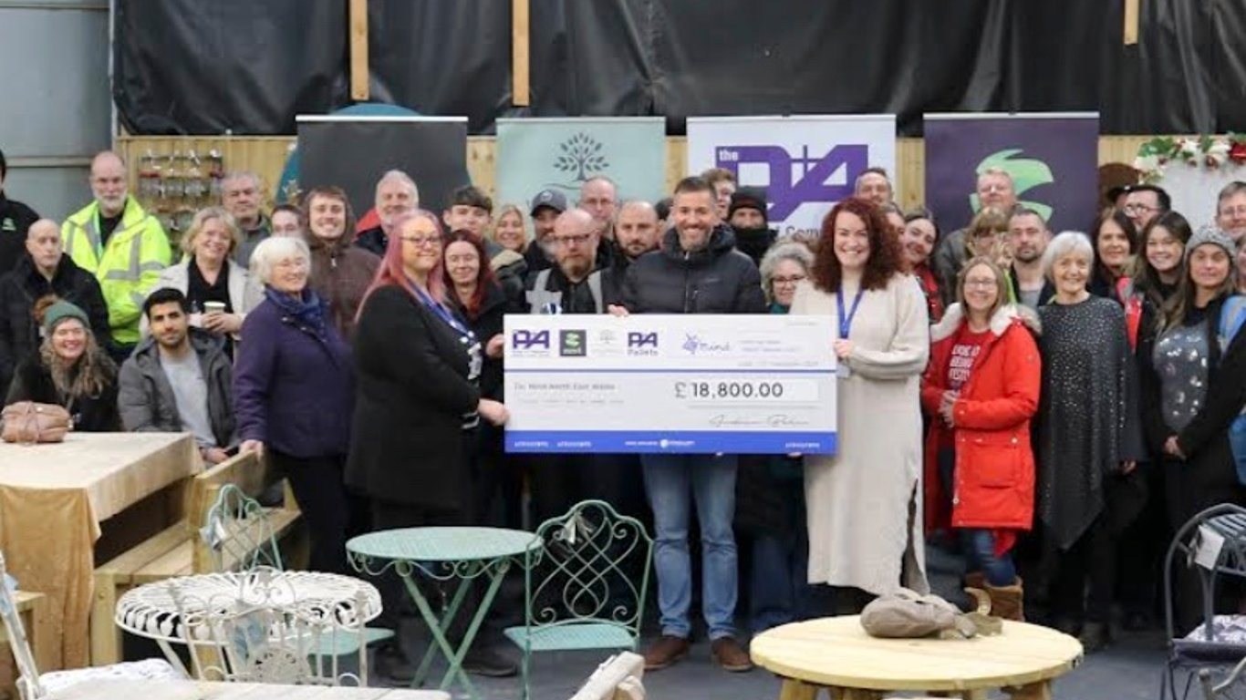 P&A Group rompe récord de recaudación de fondos con una donación de £18,800 a Mind North East Wales.