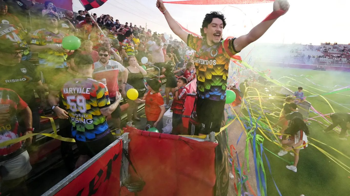 El sueño de MLS de Mesa: El alcalde Giles apoya la franquicia de fútbol al dejar el cargo.