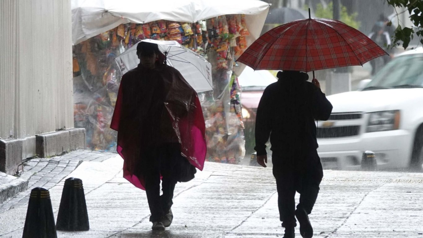 Alerta meteorológica en México: lluvias intensas y calor extremo en 21 estados