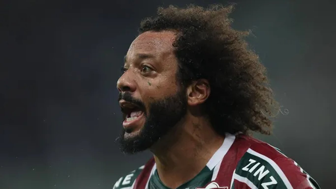 Los agentes libres brillan mientras los clubes buscan refuerzos de última hora en las estrategias de la nueva temporada.