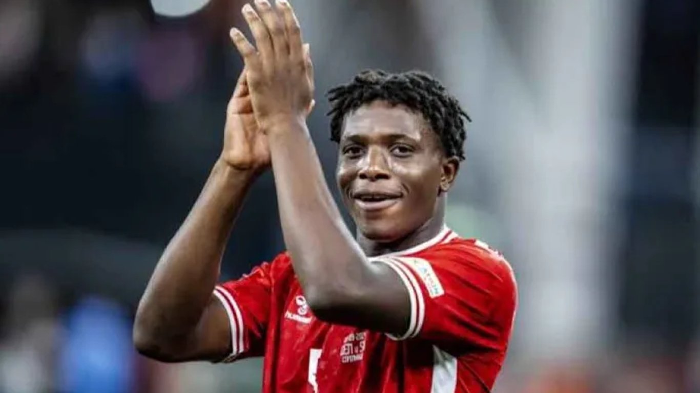 Manchester United ficha al dinámico lateral Patrick Dorgu en un estratégico acuerdo de 30 millones de euros.