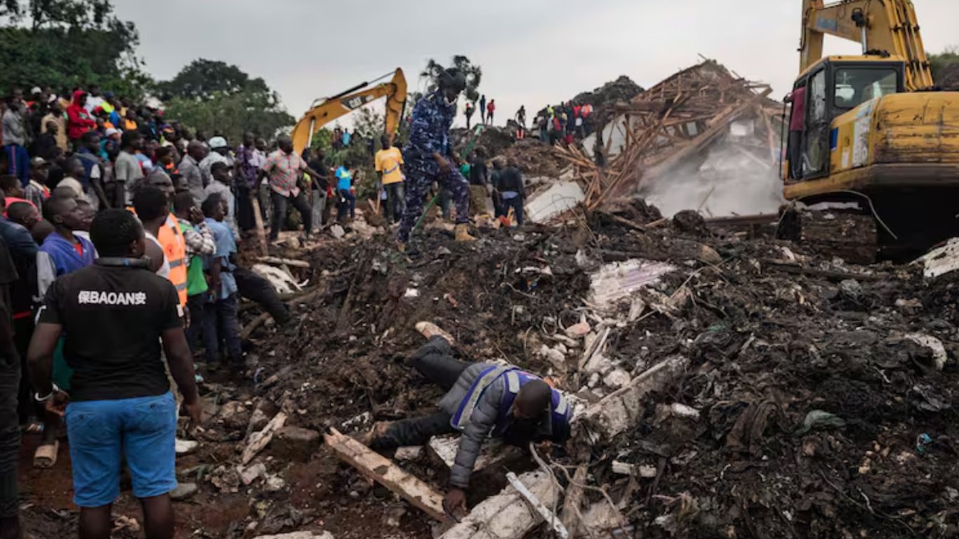 Avalancha de basura en Kampala deja al menos 17 muertos y cientos de heridos