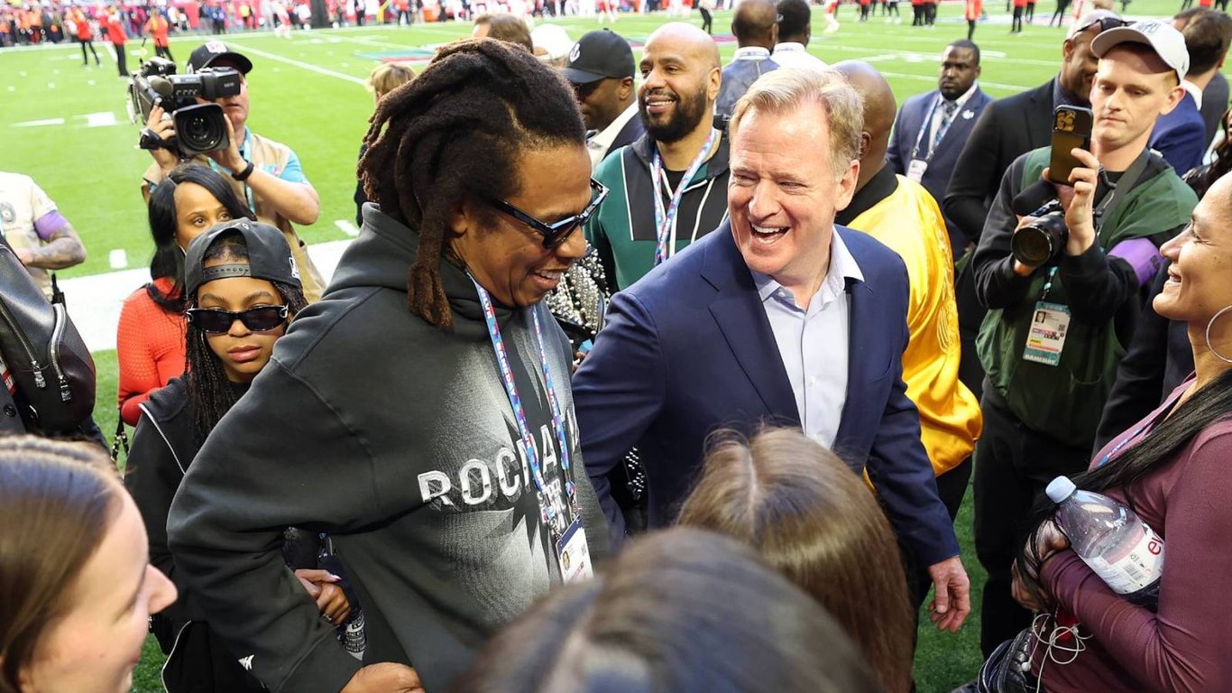 La NFL se mantiene firme en su asociación con Jay-Z en medio de serias acusaciones y drama legal.