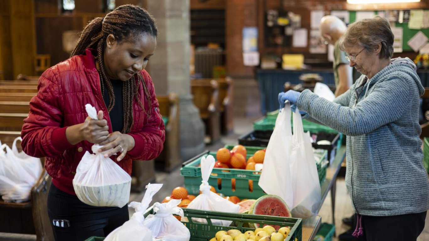 Se lanza un nuevo centro de alimentos en South Kesteven para abordar la inseguridad alimentaria de manera directa.