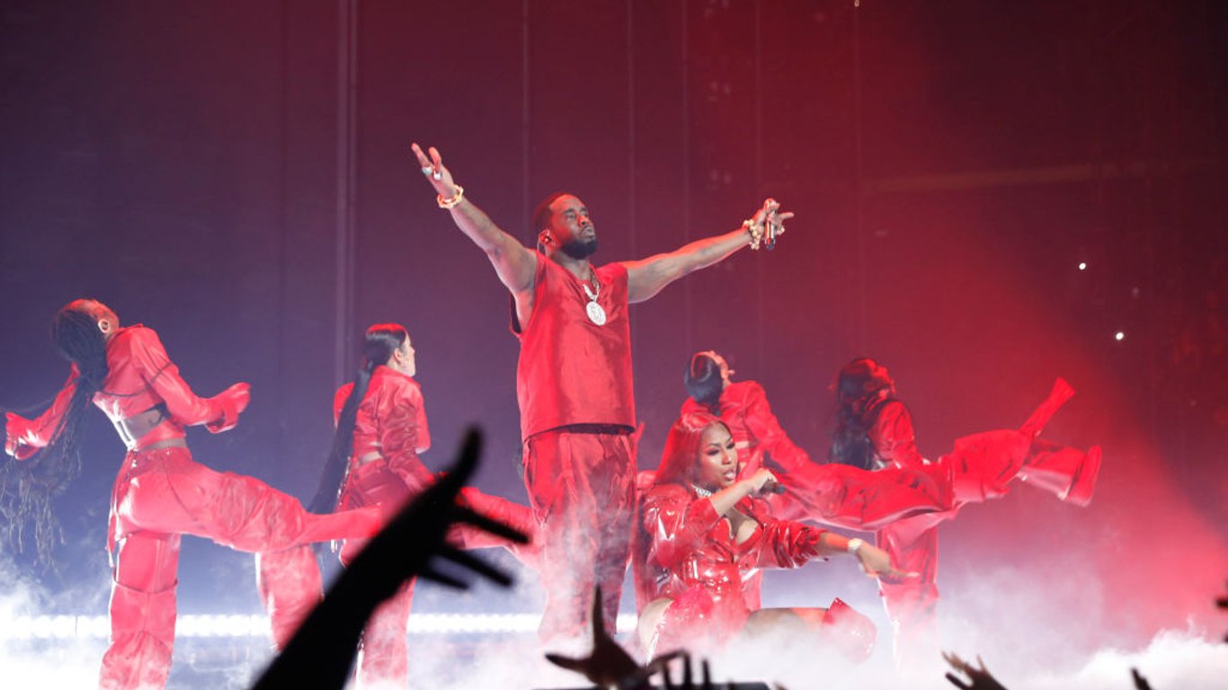 Diddy enfrenta una nueva demanda por agresión sexual a medida que aumentan las acusaciones contra el magnate de la música.