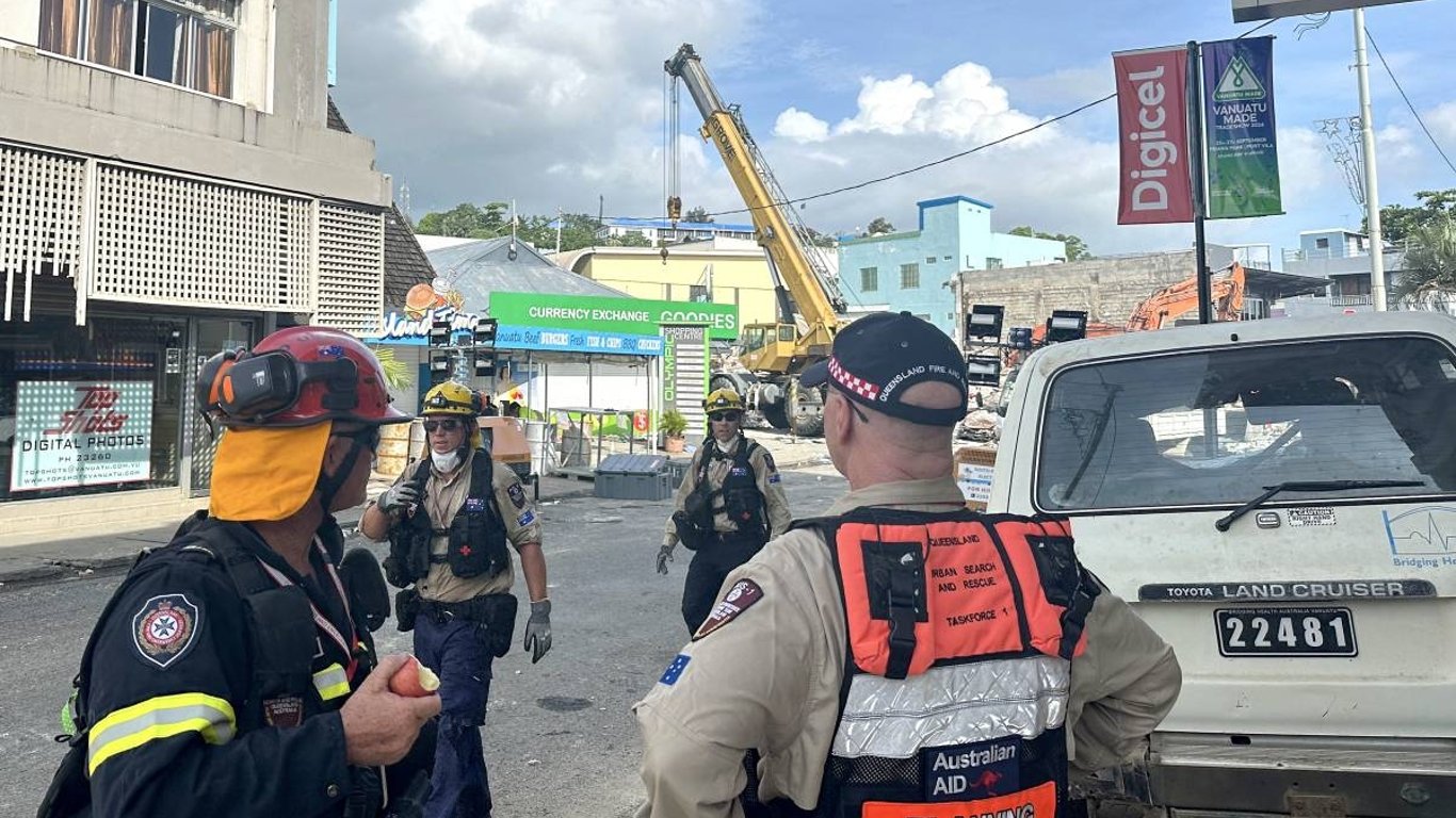 Los esfuerzos de rescate tras el terremoto en Vanuatu se intensifican ante el aumento de las víctimas y las preocupaciones por el desplazamiento.