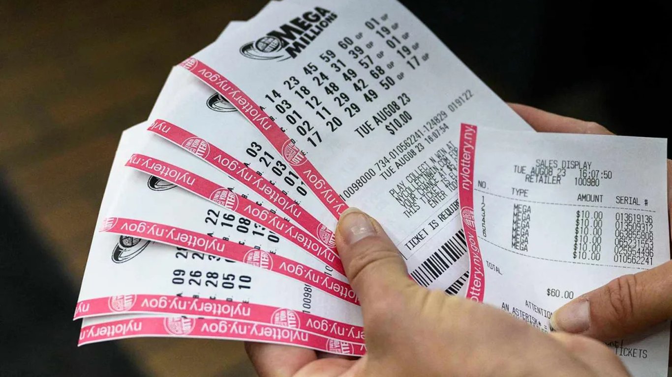 El bote de Mega Millions de mil millones de dólares enciende sueños navideños antes del sorteo de Navidad.
