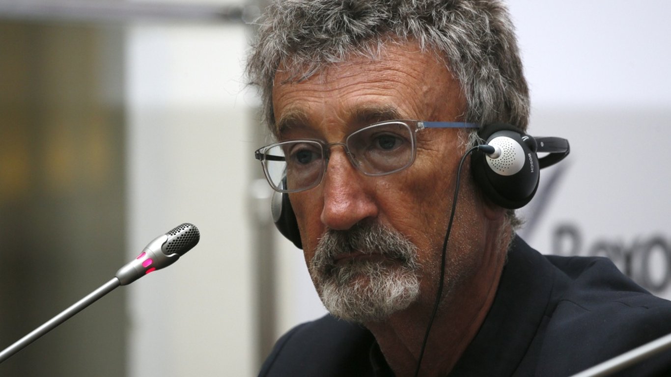 La leyenda del automovilismo Eddie Jordan fallece a los 76 años, dejando un legado perdurable.